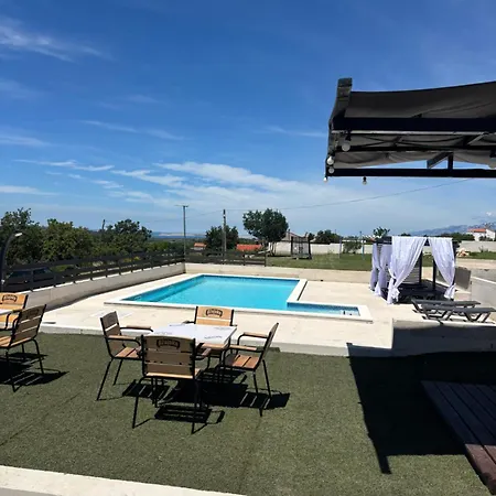 Appartement Niko 1 *